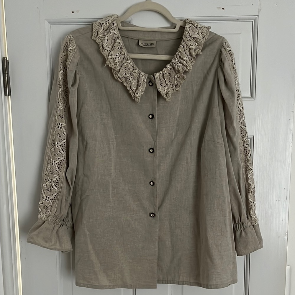 Lace-Trimmed Landhaus Blouse
